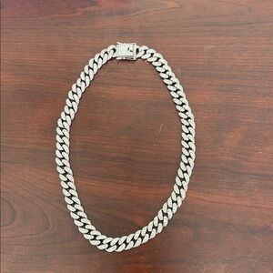 Beautiful unisex necklace